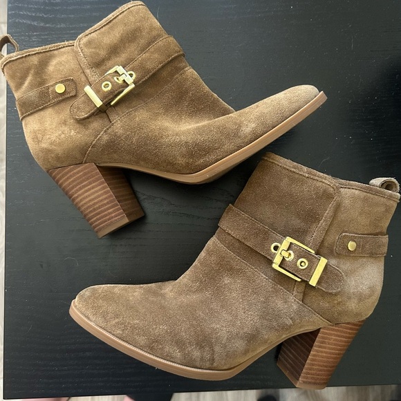 Franco Sarto Shoes - NWOT Franco Sarto Size 8 Beige Delancy Buckle Heeled Boots
